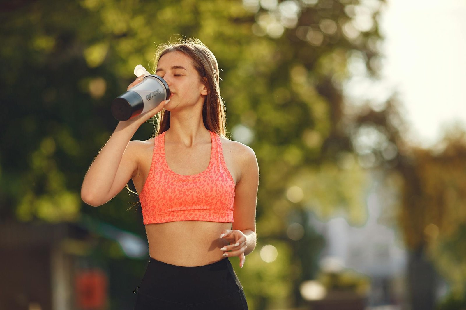 Czy kreatyna jest dla kobiet? Wszystko co powinnaś wiedzieć zanim zaczniesz suplementację